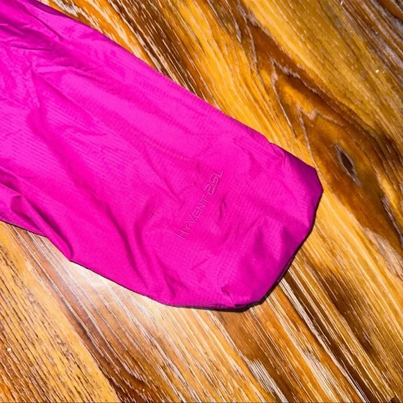 The North Face Women’s Hyvent 2.5L Windbreaker Rain Jacket - Picture 4 of 6